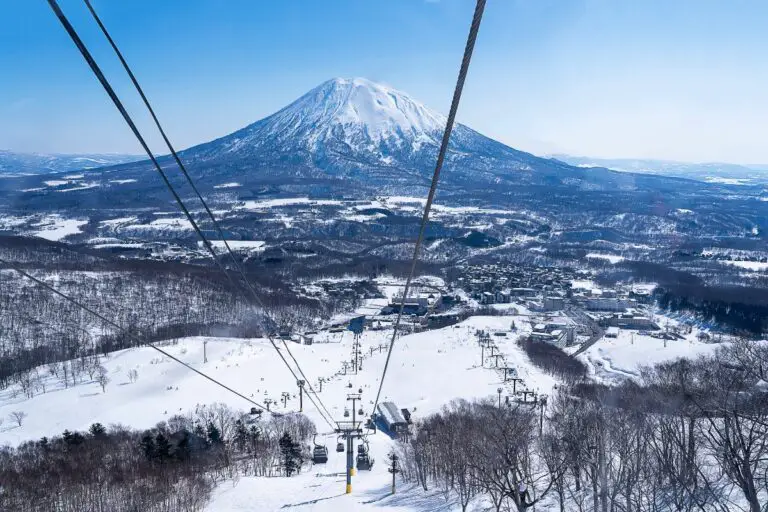 Vue Mont Yotei depuis la station de ski Niseko, Hokkaido, Japon