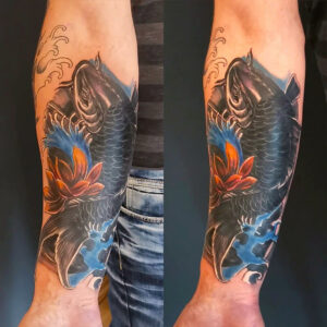 avant bras tatouage carpe koi