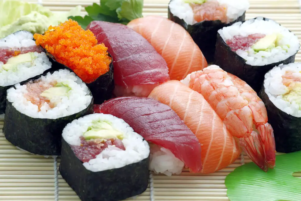 Plusieurs types de sushi à base d'algue