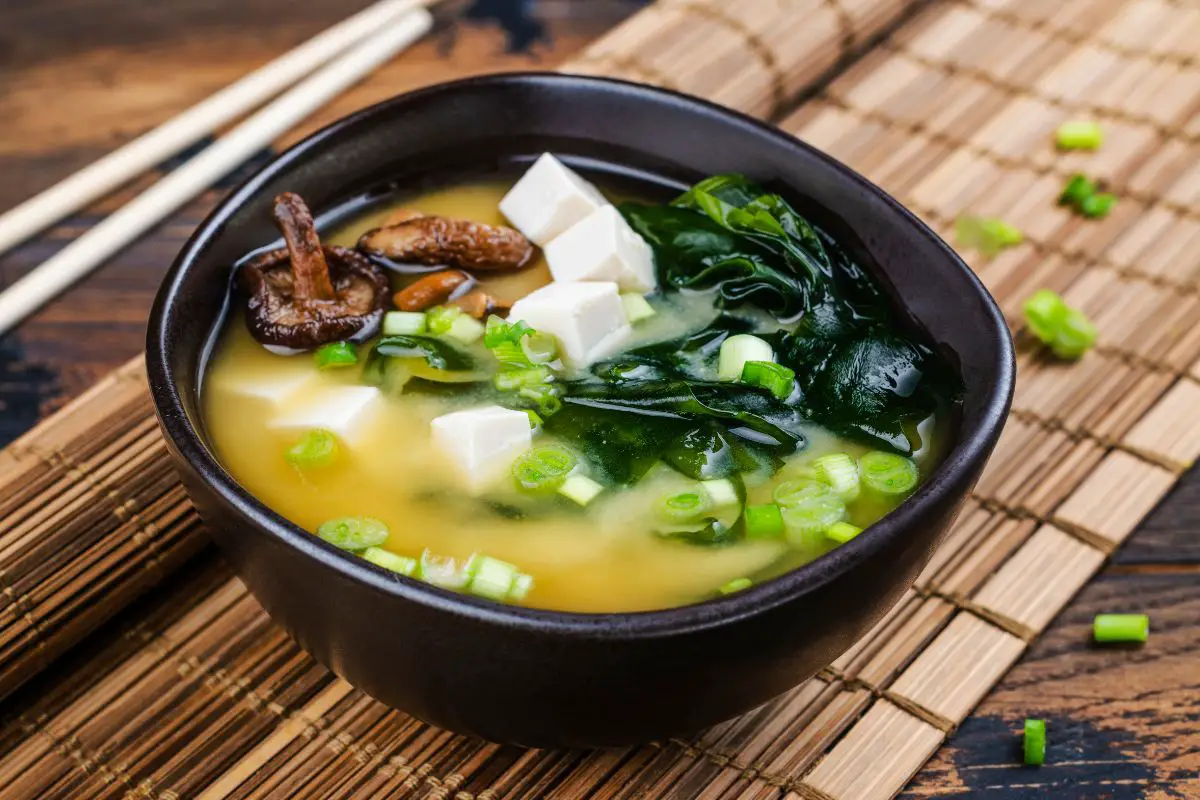 soupe miso wakame tofu shiitake