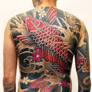 tatouage carpe koi dos