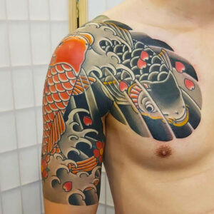 tatouage carpe koi epaule realiste