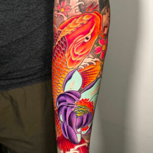 tatouage carpe koi fleur lotus colore