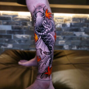 tatouage carpe koi mollet