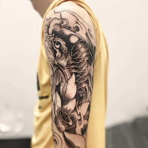 tatouage carpe koi noir
